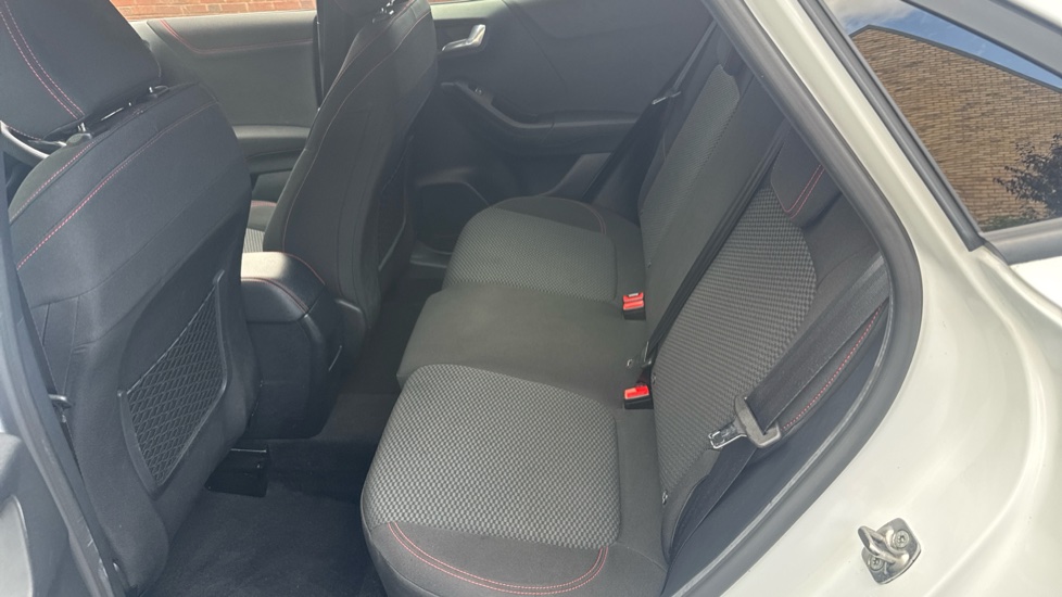 Ford Puma 1.0 EcoBoost Hybrid mHEV ST-Line 5dr Petrol Hatchback - Image 16