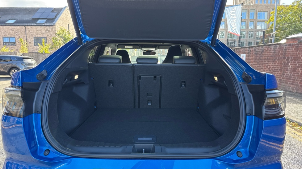 Ford Capri 125kW Premium 52kWh 5dr Auto Electric Estate - Image 4