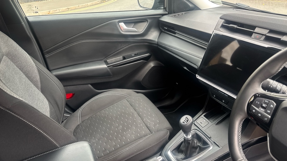Ford Puma 1.0 EcoBoost Hybrid mHEV Titanium 5dr Petrol Hatchback - Image 14