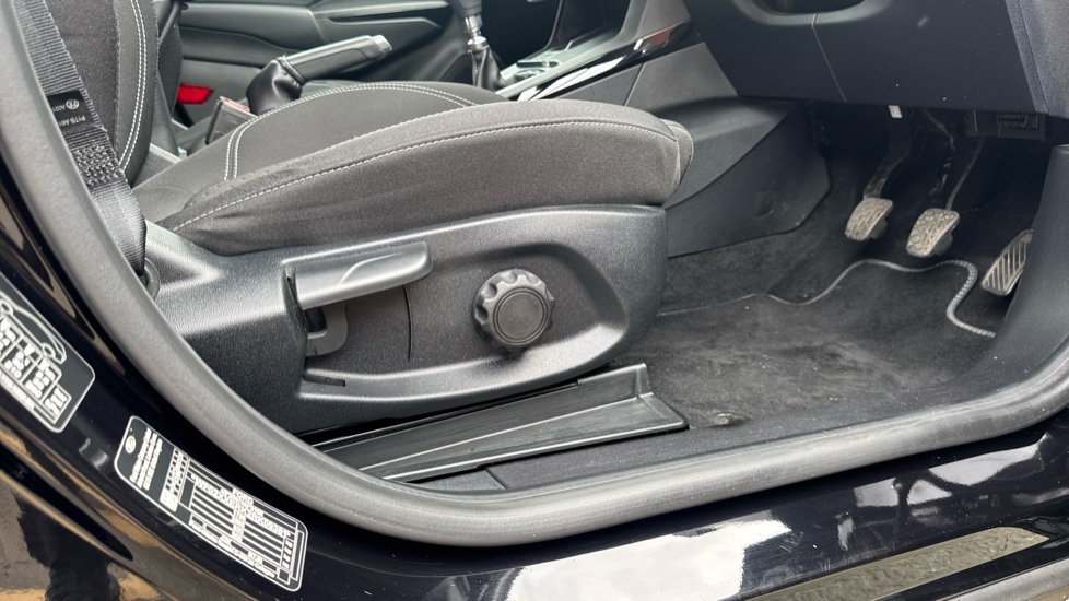 Ford Puma 1.0 EcoBoost Hybrid mHEV Titanium 5dr Petrol Hatchback - Image 30
