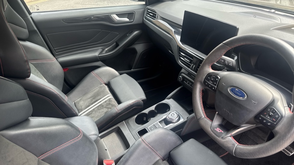 Ford Focus ST 2.3 EcoBoost ST 5dr Auto Petrol Hatchback - Image 14