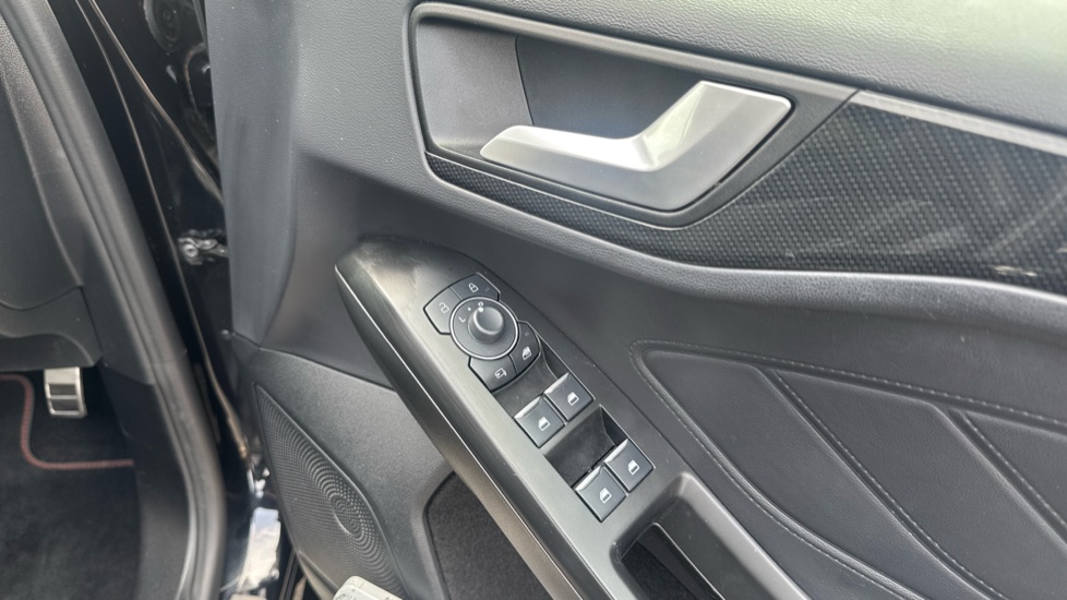 Ford Focus ST 2.3 EcoBoost ST 5dr Auto Petrol Hatchback - Image 25
