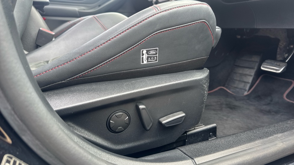 Ford Focus ST 2.3 EcoBoost ST 5dr Auto Petrol Hatchback - Image 33