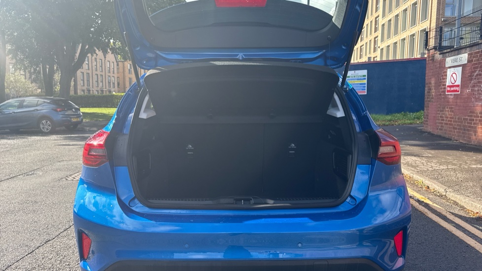 Ford Focus 1.0 EcoBoost Hybrid mHEV Titanium 5dr Auto Petrol Hatchback - Image 4