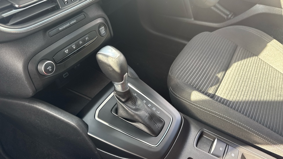Ford Focus 1.0 EcoBoost Hybrid mHEV Titanium 5dr Auto Petrol Hatchback - Image 13