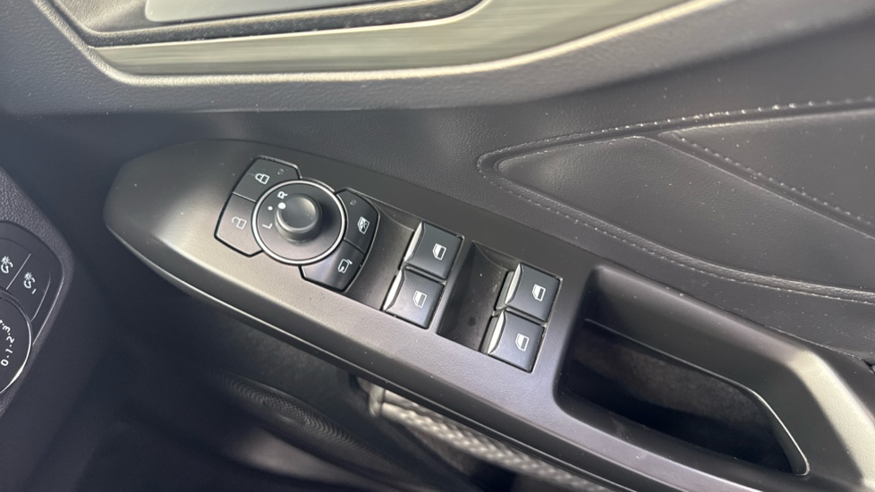 Ford Focus 1.0 EcoBoost Hybrid mHEV Titanium 5dr Auto Petrol Hatchback - Image 33