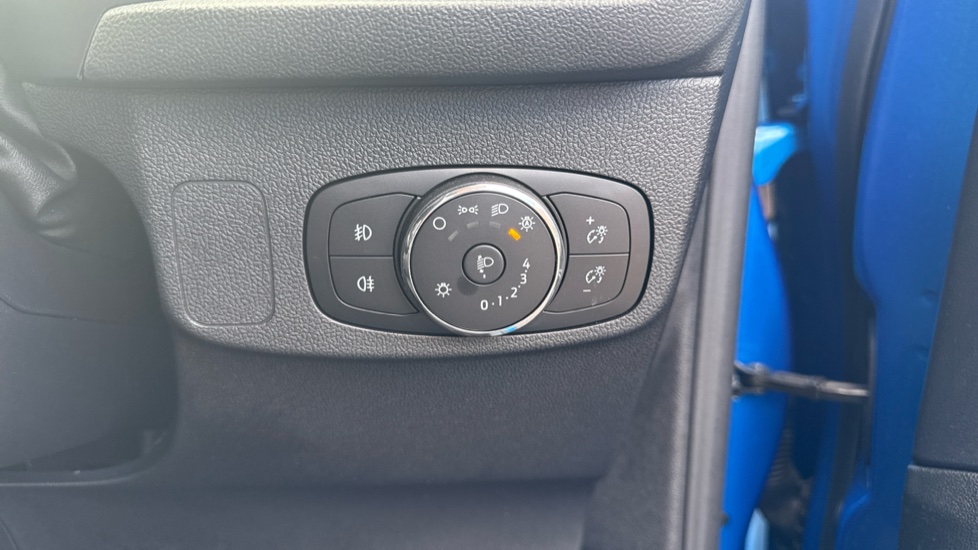 Ford Focus 1.0 EcoBoost Hybrid mHEV Titanium 5dr Auto Petrol Hatchback - Image 34