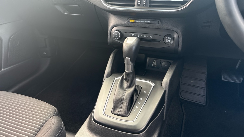 Ford Focus 1.0 EcoBoost Hybrid mHEV Titanium 5dr Auto Petrol Hatchback - Image 42