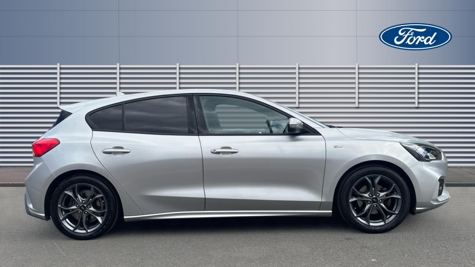 Ford Focus 1.0 EcoBoost 125 ST-Line 5dr Petrol Hatchback - Image 5