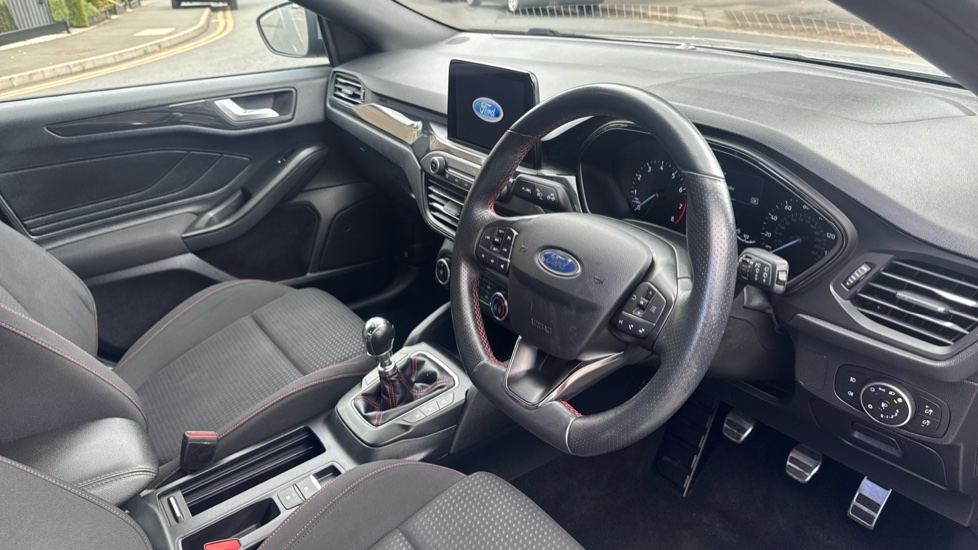 Ford Focus 1.0 EcoBoost 125 ST-Line 5dr Petrol Hatchback - Image 11