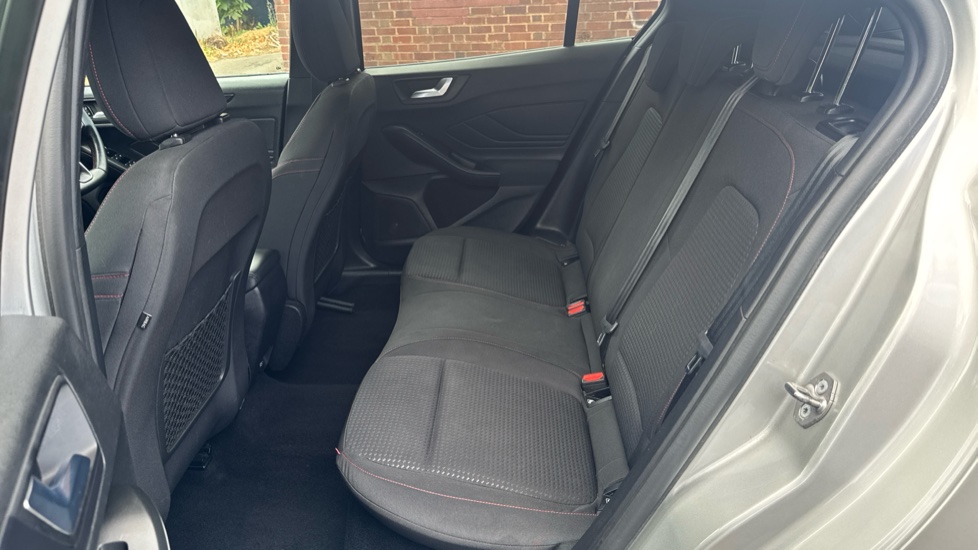 Ford Focus 1.0 EcoBoost 125 ST-Line 5dr Petrol Hatchback - Image 16