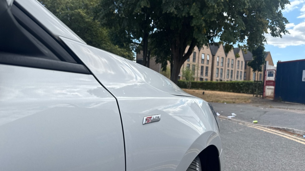 Ford Focus 1.0 EcoBoost 125 ST-Line 5dr Petrol Hatchback - Image 36