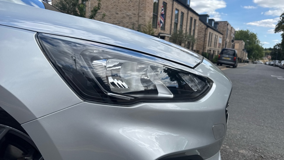 Ford Focus 1.0 EcoBoost 125 ST-Line 5dr Petrol Hatchback - Image 37