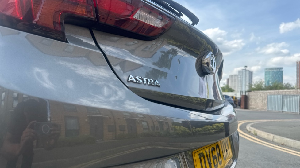 Vauxhall Astra 1.6T 16V 200 SRi Nav 5dr Petrol Hatchback - Image 21