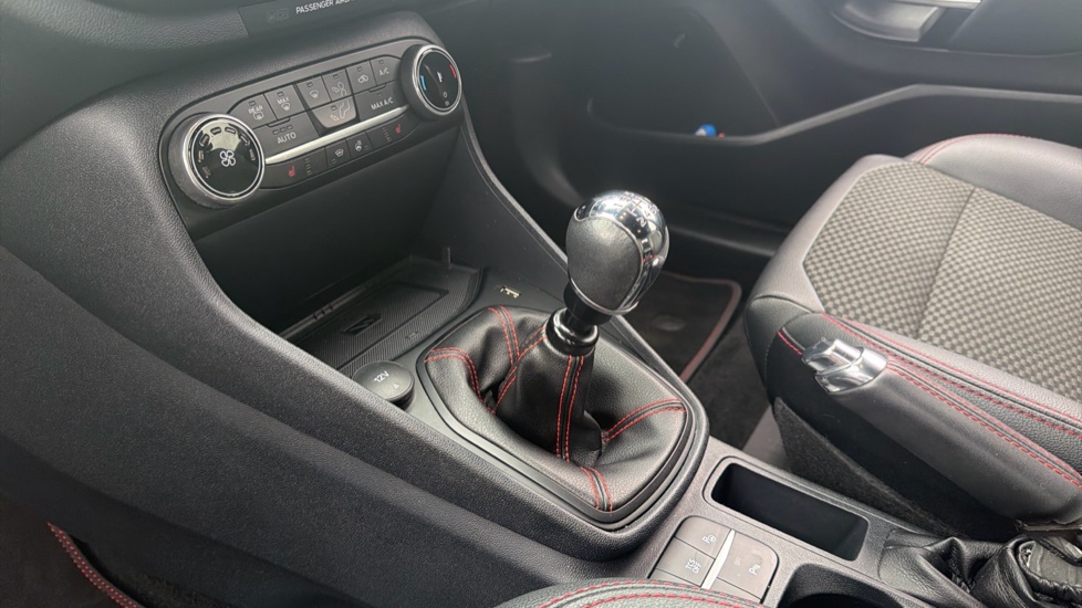 Ford Fiesta 1.0 EcoBoost Hybrid mHEV 155 ST-Line X Edition 5dr Petrol Hatchback - Image 13