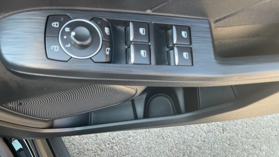 Ford Kuga 2.5 PHEV ST-Line X Edition 5dr CVT Estate - Image 40