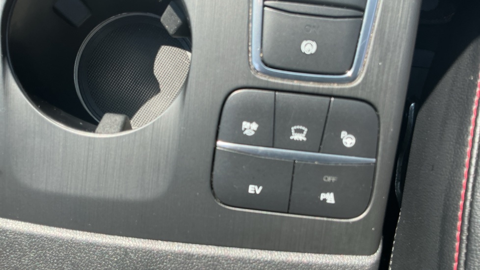 Ford Kuga 2.5 PHEV ST-Line X Edition 5dr CVT Estate - Image 41