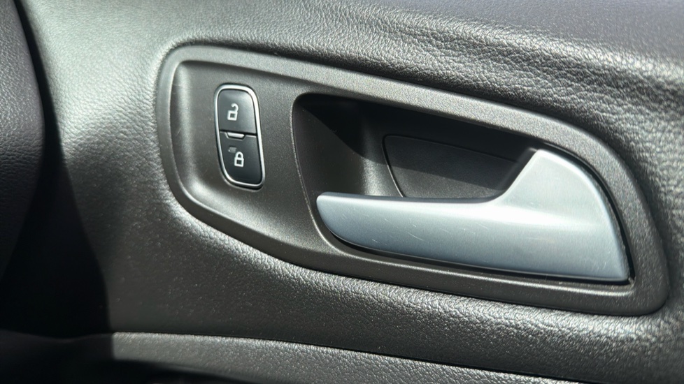 Ford Kuga 1.5 TDCi ST-Line 5dr 2WD Diesel Estate - Image 37