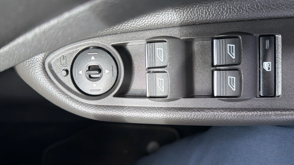 Ford Kuga 1.5 TDCi ST-Line 5dr 2WD Diesel Estate - Image 38