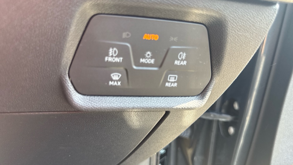 SEAT Leon 1.0 TSI EVO SE Dynamic 5dr Petrol Hatchback - Image 37