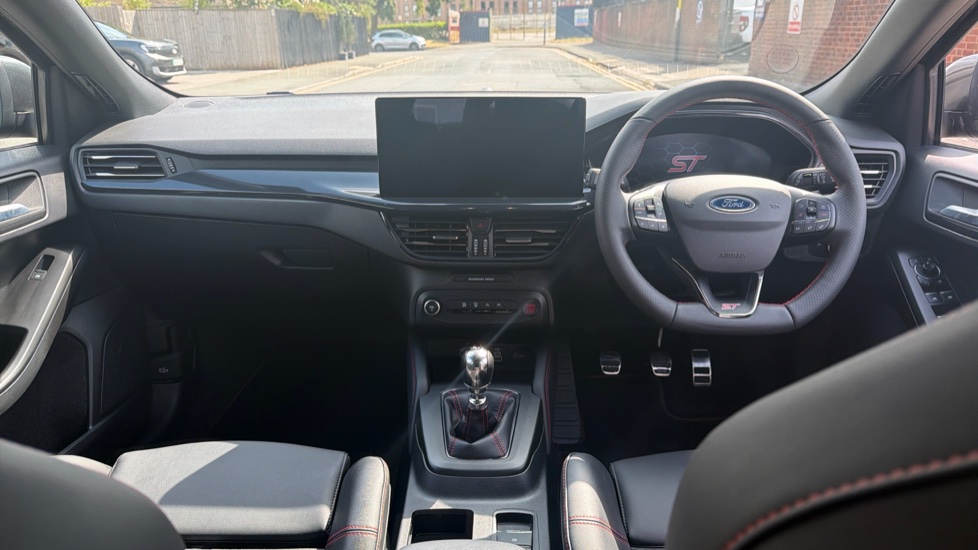 Ford Focus ST 2.3 EcoBoost ST 5dr Petrol Estate - Image 10