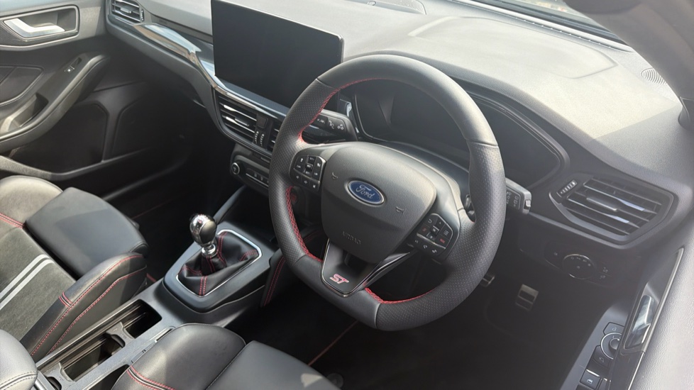 Ford Focus ST 2.3 EcoBoost ST 5dr Petrol Estate - Image 11