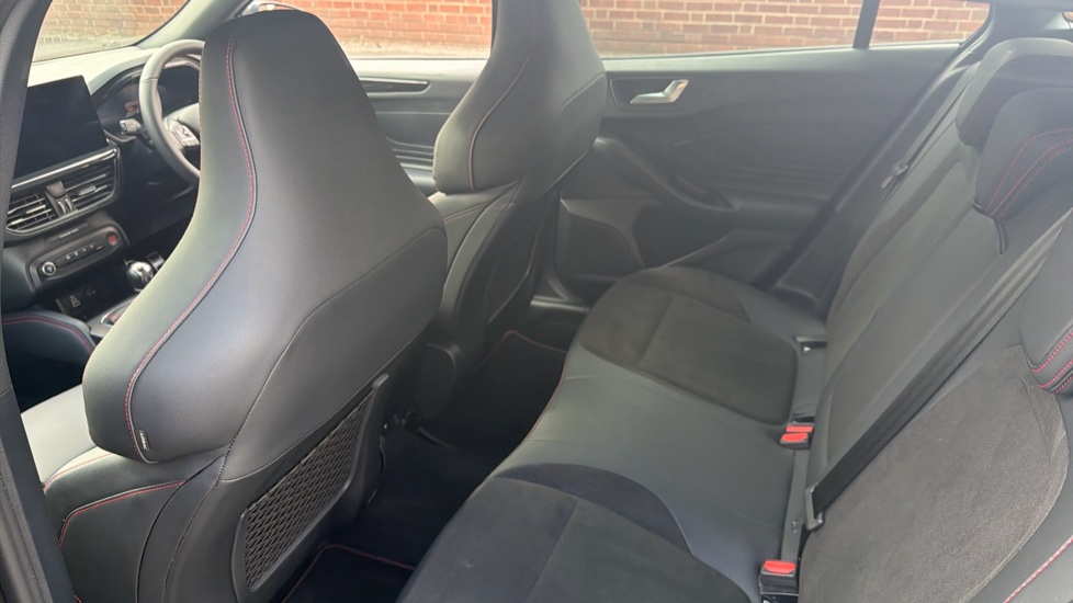 Ford Focus ST 2.3 EcoBoost ST 5dr Petrol Estate - Image 16