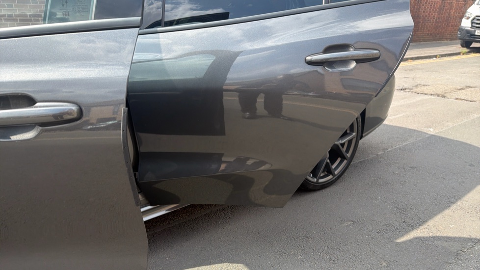 Ford Focus ST 2.3 EcoBoost ST 5dr Petrol Estate - Image 44