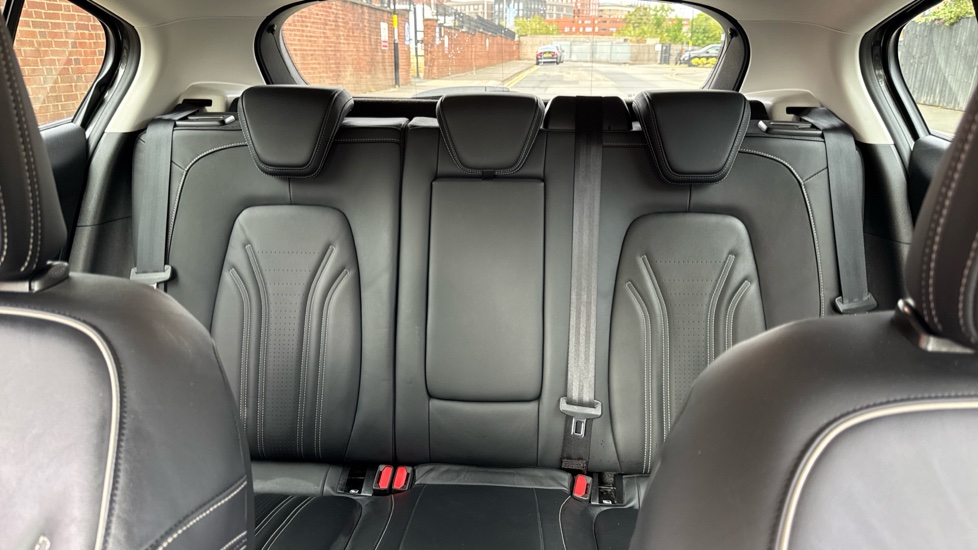 Ford Focus Vignale 1.0 EcoBoost 125 5dr Auto Petrol Hatchback - Image 15