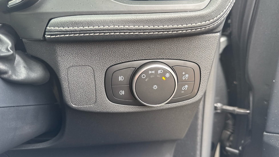 Ford Focus Vignale 1.0 EcoBoost 125 5dr Auto Petrol Hatchback - Image 23