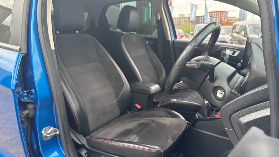 Ford EcoSport 1.0 EcoBoost 125 ST-Line 5dr Petrol Hatchback - Image 37