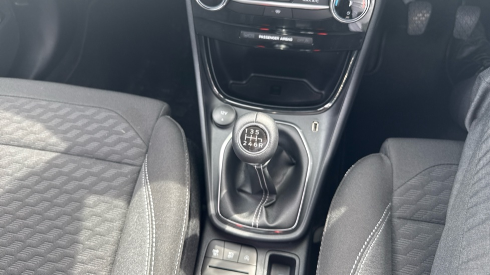 Ford Puma 1.0 EcoBoost Hybrid mHEV Titanium 5dr Petrol Hatchback - Image 31