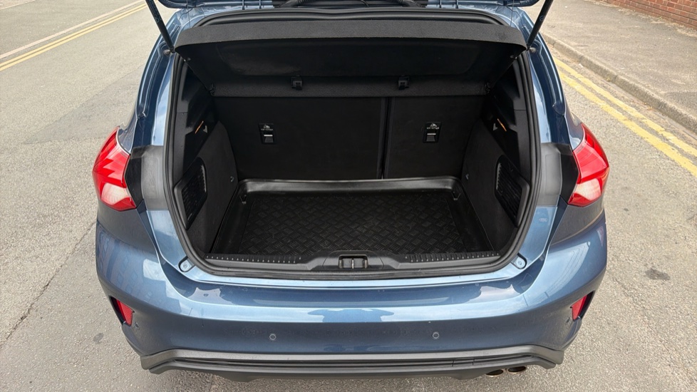 Ford Focus 1.0 EcoBoost 125 ST-Line X 5dr Auto Petrol Hatchback - Image 4