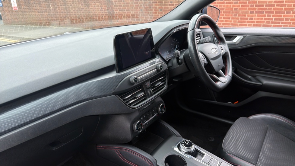 Ford Focus 1.0 EcoBoost 125 ST-Line X 5dr Auto Petrol Hatchback - Image 9