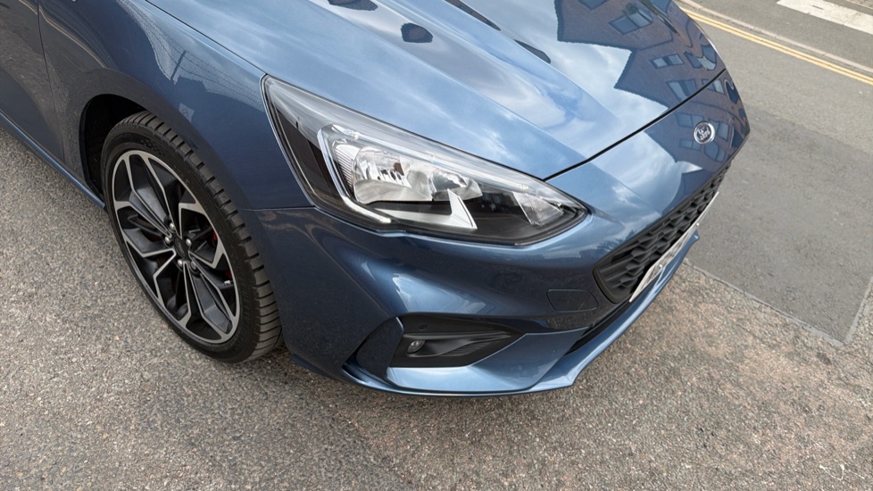 Ford Focus 1.0 EcoBoost 125 ST-Line X 5dr Auto Petrol Hatchback - Image 32