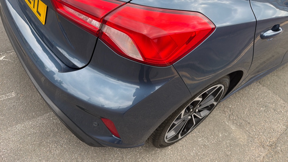 Ford Focus 1.0 EcoBoost 125 ST-Line X 5dr Auto Petrol Hatchback - Image 35