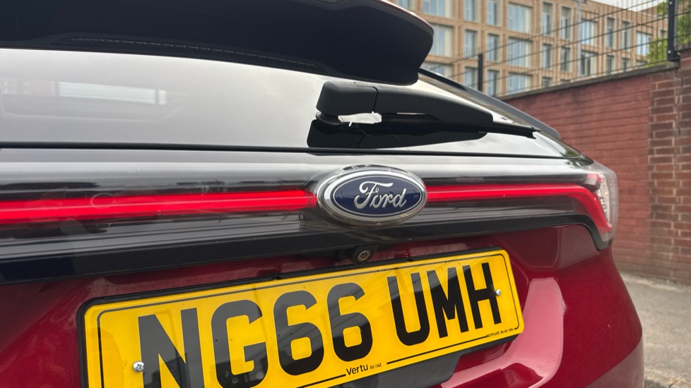Ford Edge 2.0 TDCi 210 Titanium 5dr Powershift Diesel Estate - Image 38