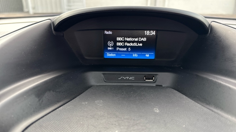 Ford C-MAX 1.6 125 Zetec 5dr Petrol Estate - Image 30