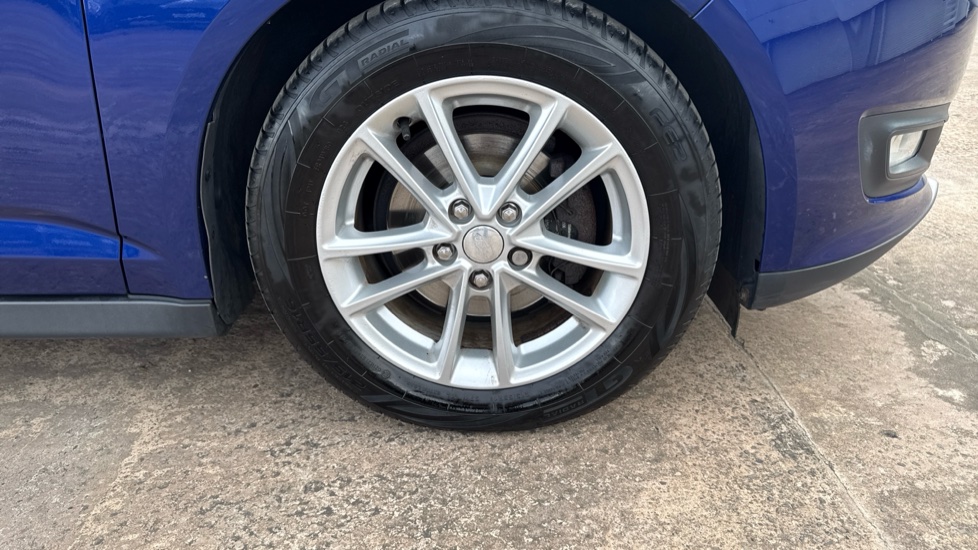 Ford C-MAX 1.6 125 Zetec 5dr Petrol Estate - Image 33