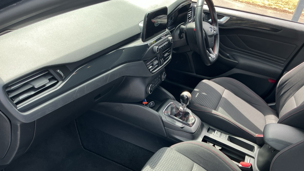 Ford Focus 1.0 EcoBoost 125 ST-Line 5dr Petrol Hatchback - Image 9