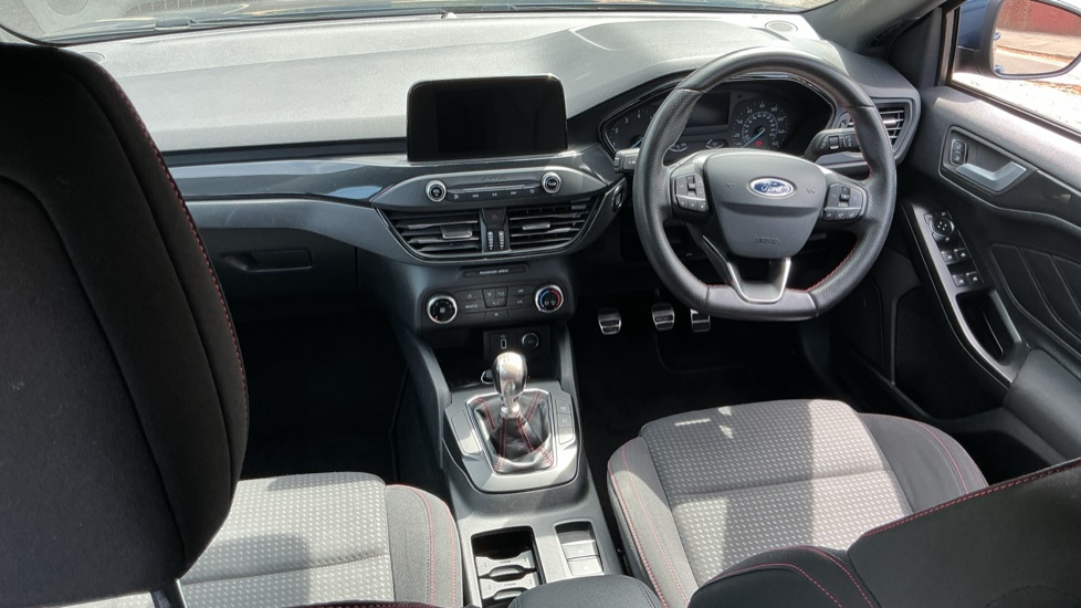 Ford Focus 1.0 EcoBoost 125 ST-Line 5dr Petrol Hatchback - Image 10