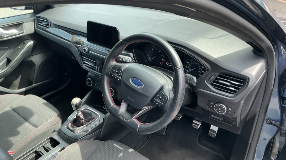Ford Focus 1.0 EcoBoost 125 ST-Line 5dr Petrol Hatchback - Image 11