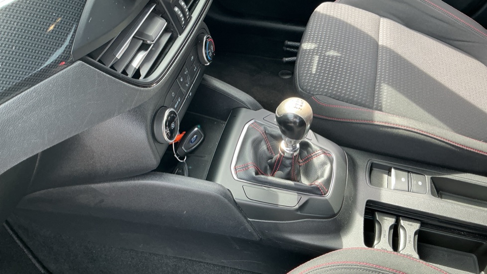 Ford Focus 1.0 EcoBoost 125 ST-Line 5dr Petrol Hatchback - Image 13