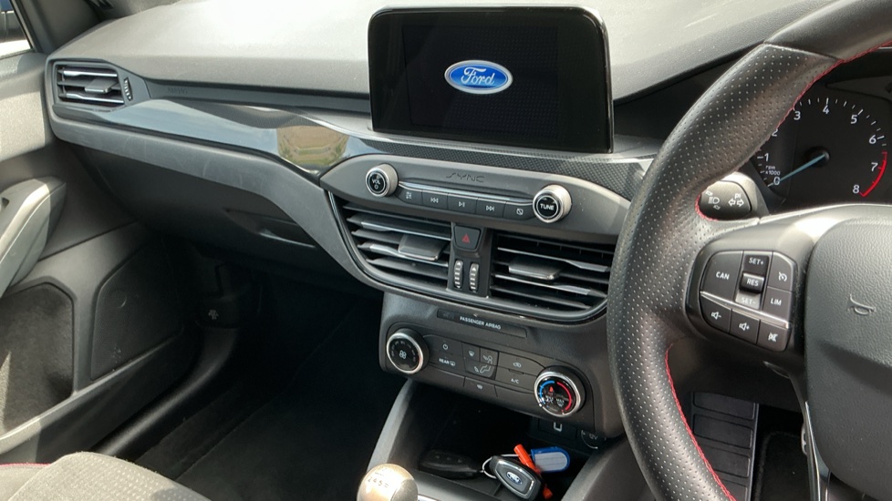 Ford Focus 1.0 EcoBoost 125 ST-Line 5dr Petrol Hatchback - Image 14