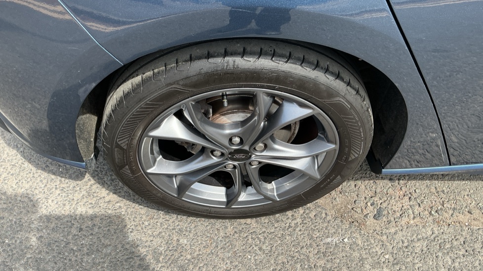 Ford Focus 1.0 EcoBoost 125 ST-Line 5dr Petrol Hatchback - Image 21
