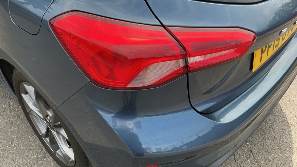 Ford Focus 1.0 EcoBoost 125 ST-Line 5dr Petrol Hatchback - Image 35