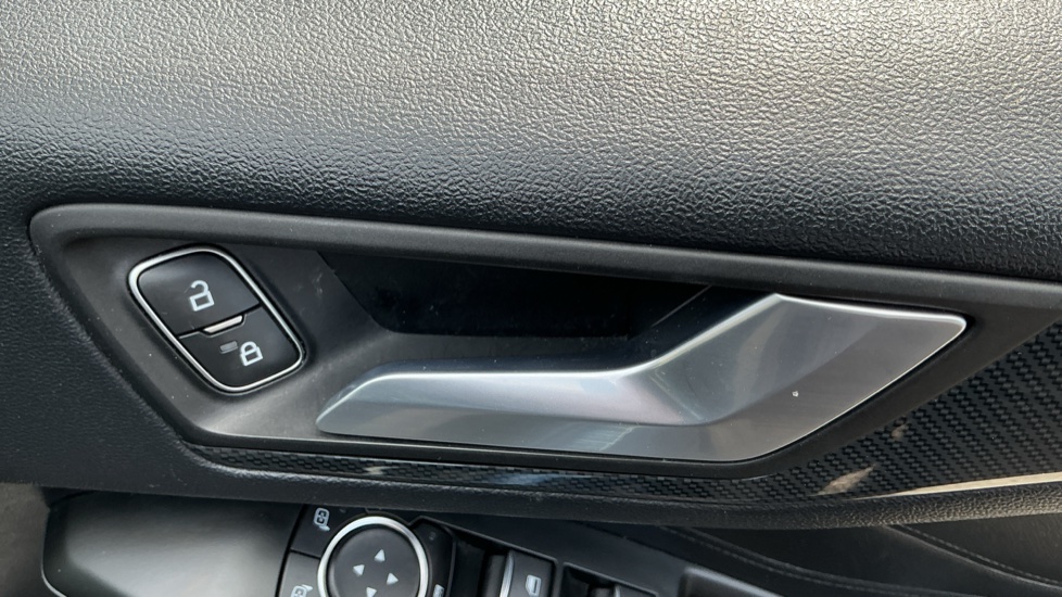 Ford Focus 1.0 EcoBoost 125 ST-Line 5dr Petrol Hatchback - Image 41