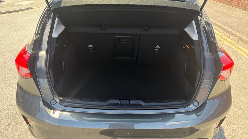 Ford Focus Vignale 1.0 EcoBoost 125 5dr Petrol Hatchback - Image 4