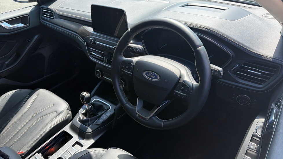 Ford Focus Vignale 1.0 EcoBoost 125 5dr Petrol Hatchback - Image 11