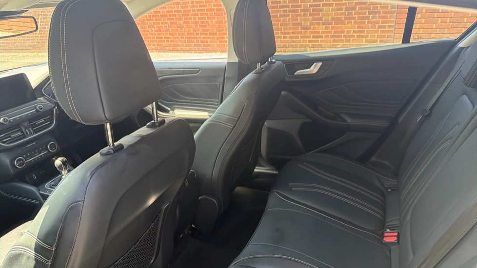 Ford Focus Vignale 1.0 EcoBoost 125 5dr Petrol Hatchback - Image 16